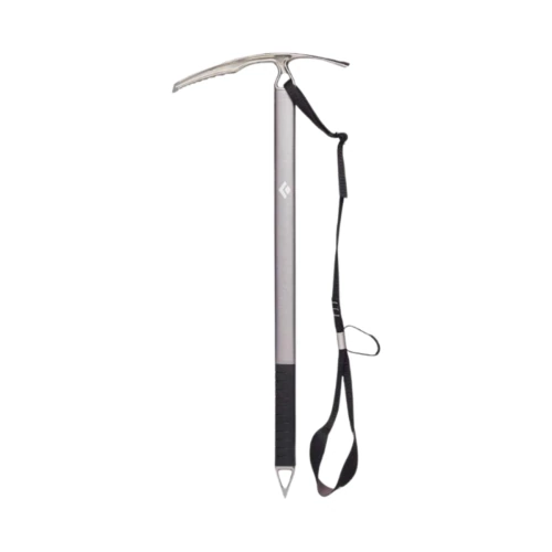 El piolet Raven de Black Diamond, de 65 cm, presenta un elegante diseño plateado con empuñadura y correa de muñeca de color negro. Tiene una punta afilada en la parte superior y una punta puntiaguda en la parte inferior, lo que lo hace ideal para aventuras de montañismo y escalada en hielo.