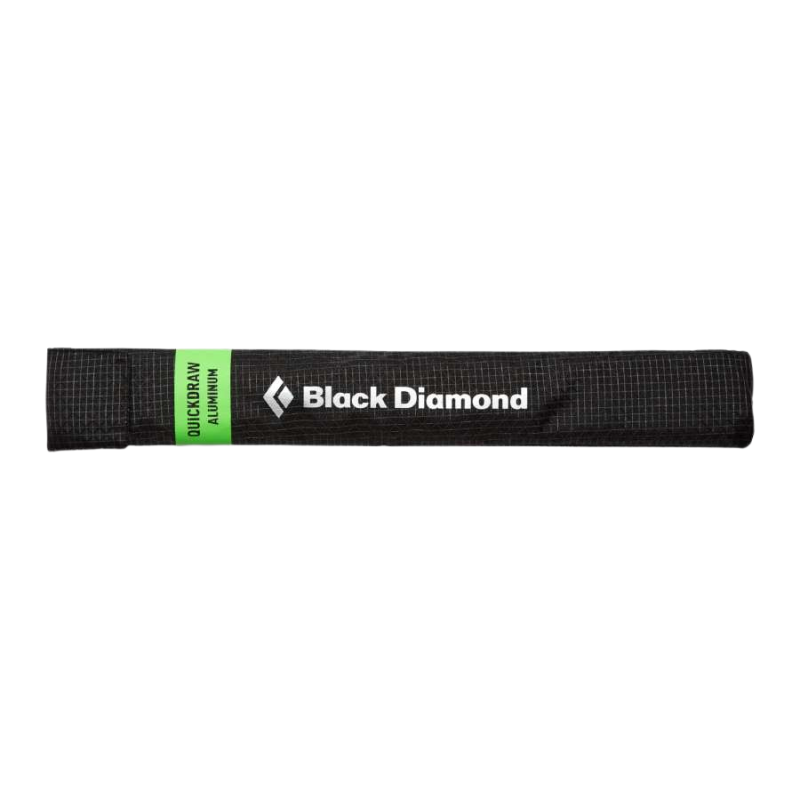 La Sonda Black Diamond Quickdraw Pro 240, presentada en un elegante embalaje, presenta un llamativo envoltorio negro adornado con el logotipo blanco de la marca. Una etiqueta verde intenso acentúa su construcción de aluminio de primera calidad, lo que indica su lugar entre los equipos de escalada de primer nivel.