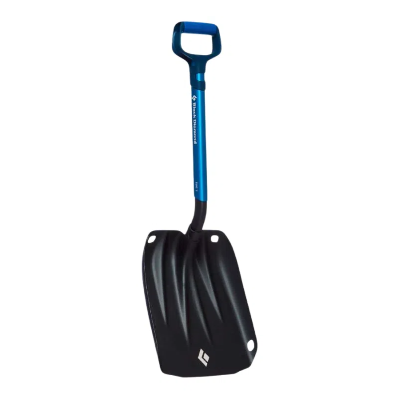 La pala para nieve Pala Black Diamond Evac Ultra Blue está equipada con un mango en forma de D para un mejor agarre e incorpora una hoja ligeramente curva que proporciona una recolección eficiente, completa con dos orificios redondos cerca de los bordes para opciones de fijación versátiles.