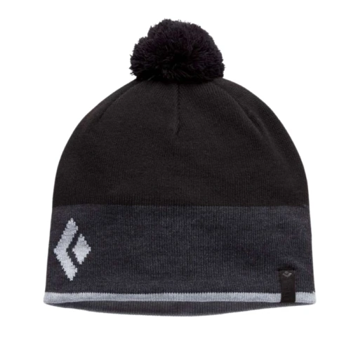 El gorro Olympus Beanie, un gorro de punto negro y gris oscuro con pompón, luce un logotipo geométrico blanco en la parte delantera. Una raya gris claro en la parte inferior completa su estilo elegante, que recuerda a la elegancia de Black Diamond.