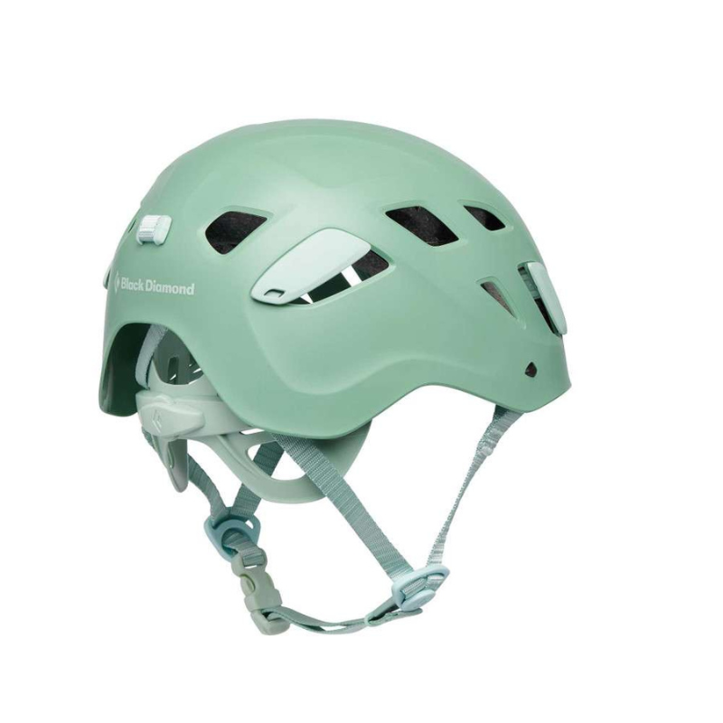 El Casco Black Diamond Half Dome para Mujer es un elegante casco de escalada verde pálido que cuenta con múltiples ventilaciones de aire, correas ajustables, un pequeño logotipo de marca y una hebilla de correa de barbilla segura para mayor seguridad.