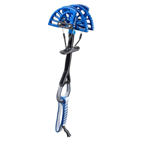 El Camalot Black Diamond Ultralight es un dispositivo de escalada azul equipado con tres lóbulos y un vástago flexible, con un mecanismo de gatillo ultraligero y una correa. Está diseñado por expertos para colocarlo en grietas de rocas y ofrece una protección confiable durante las actividades de escalada.
