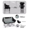 La Silla Plegable Doble Kano Colico cuenta con apoyabrazos y portavasos, bellamente presentados tanto en estado abierto como plegado. Cuenta con tela resistente a desgarros, patas antideslizantes y protección contra el óxido contra un fondo exterior borroso, ideal para cualquier aficionado a las sillas plegables.