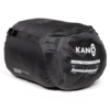 El Saco de Dormir Kano Aconcagua 3 Estaciones – Negro está empaquetado en un estuche de transporte compacto, ideal para 3 Estaciones con detalles de rango de temperatura de 0°C a 20°C.