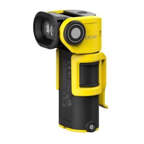 La linterna recargable Led Lenser EXC6R Atex 300lm es una linterna recargable amarilla y negra con un diseño en ángulo recto, un clip resistente y varios botones. Su prominente bombilla LED y su construcción duradera la hacen perfecta para uso industrial o al aire libre.