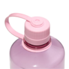 Primer plano de la Botella Narrow Mouth Sustain de 946 ml en color rosa, que muestra su tapa a rosca y su asa circular sobre un fondo blanco. El diseño translúcido permite ver sutilmente el contenido de la botella.