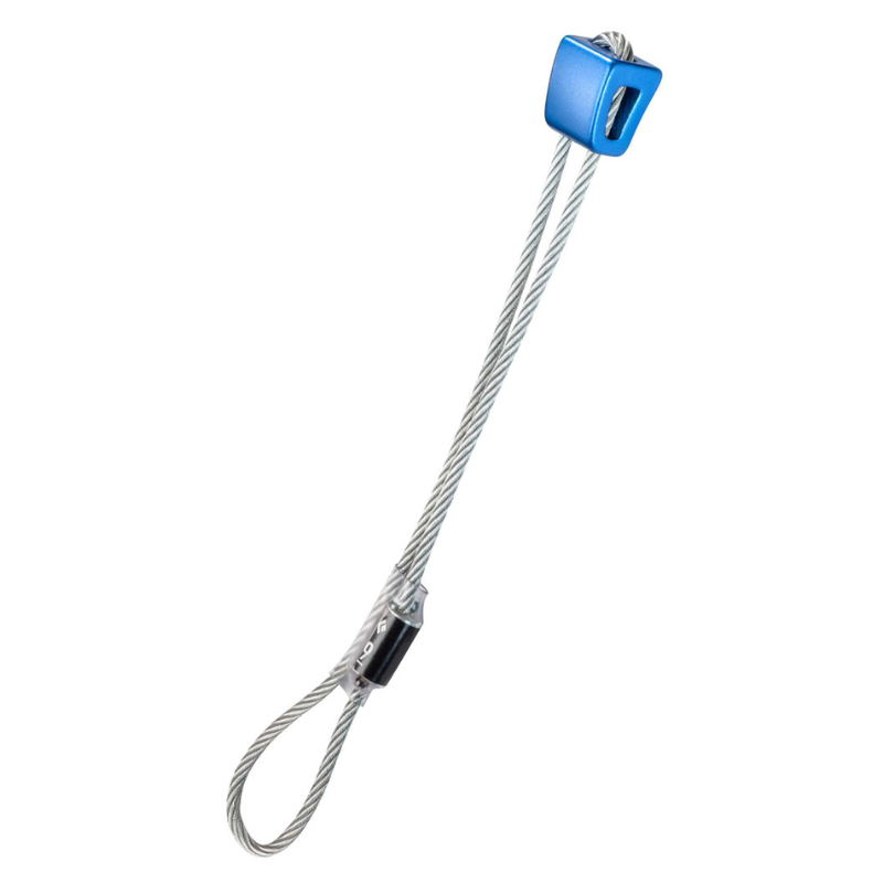 Una pieza rectangular de metal azul unida a un lazo de alambre plateado, parecida a un tapón de diamante negro Anclaje, probablemente está destinada a escalar o asegurar objetos.