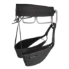 La guía de soluciones Arnés Black Diamond cuenta con un diseño elegante, completo con dos presillas para piernas, un cinturón ajustable y múltiples presillas para equipo para una fijación eficiente del mismo.
