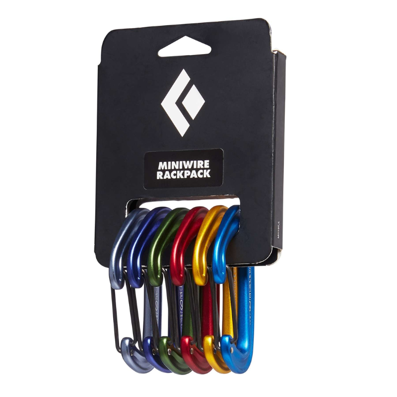 Un juego de mosquetones multicolores en rojo, verde, azul y amarillo se encuentra cuidadosamente ordenado y unido a un paquete negro etiquetado como "Pack de 6 Mosquetones Black Diamond MiniWire Rackpack" para su exhibición.
