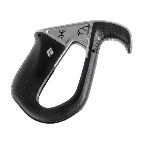 El Descensor Black Diamond ATC-Pilot es un elegante dispositivo de seguridad para escalada en roca, de color negro y plateado, con un agarre ergonómico e ilustraciones de iconos para las instrucciones de uso, lo que lo hace perfecto para escaladores que buscan confiabilidad.