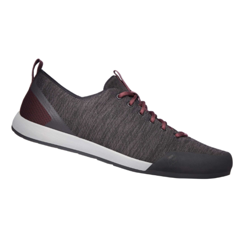 Las zapatillas Black Diamond Circuit W's tienen un diseño elegante en gris oscuro, acentuado con cordones color granate y una suela blanca impecable. Con su silueta de corte bajo y tela texturizada, son ideales para el estilo y la comodidad de todos los días.