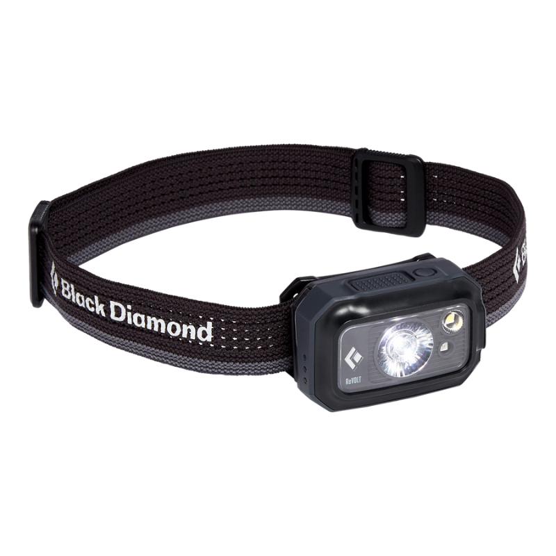 La linterna frontal Black Diamond ReVolt 350 es una elegante linterna frontal negra con una correa tejida ajustable que muestra el logotipo de "Black Diamond". Incluye una luz LED central junto con pequeñas funciones adicionales, que brindan funcionalidad y comodidad para cualquier aventura.