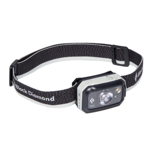 La linterna frontal Black Diamond ReVolt 350 cuenta con una correa ajustable en blanco y negro, dos luces principales y botones de control fáciles de usar en la parte superior, lo que la hace ideal para actividades al aire libre como senderismo o acampada.