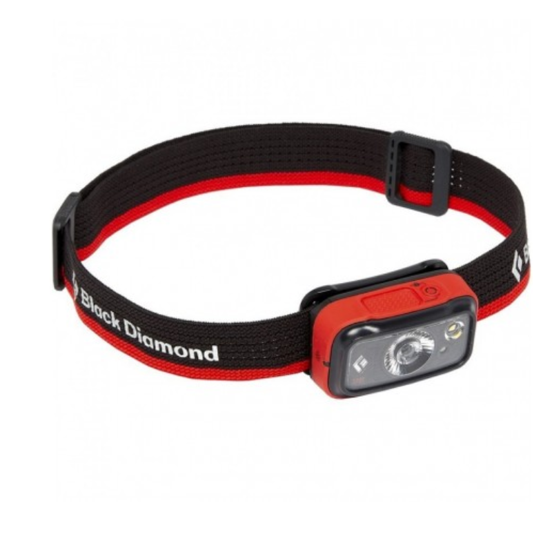 La Lámpara Frontal Black Diamond Spot 350lm es una linterna frontal roja y negra con una correa ajustable. Cuenta con una potente luz LED única y luce con orgullo la marca "Black Diamond" en su elegante correa, lo que la hace ideal para tus noches de aventuras.