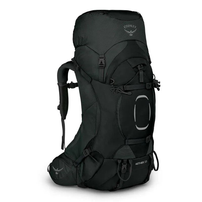 La espaciosa mochila de senderismo Osprey Aether 65L de color negro incluye correas de hombro ergonómicas y múltiples bolsillos, con un compartimento de carga superior para una comodidad y conveniencia óptimas en cada aventura.