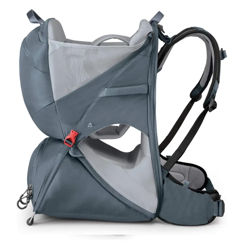 La Mochila Portabebé Osprey Poco LT, con un diseño en gris y negro, es una opción ideal para practicar senderismo o viajar. Esta mochila portabebé incluye correas acolchadas, múltiples compartimentos, paneles de malla para ventilación y un arnés de seguridad para garantizar comodidad y seguridad en cada aventura.