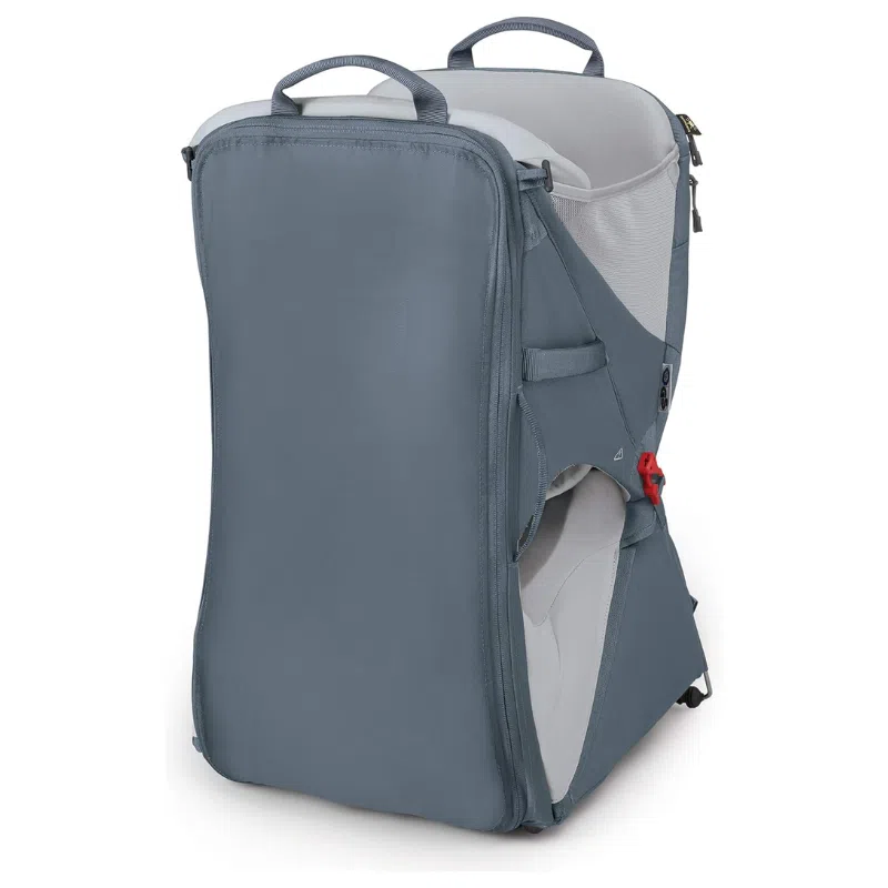 La Mochila Portabebé Osprey Poco LT es una mochila portabebé en color gris y blanco, equipada con una funda incorporada. Incluye correas de hombro acolchadas, un cinturón de sujeción y bolsillos laterales, lo que la hace perfecta para usar al aire libre y, al mismo tiempo, brinda comodidad y protección a tu pequeño.