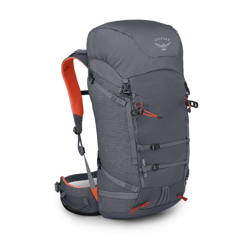 La mochila de montaña Osprey Mutant 38 es una mochila gris con detalles en rojo, numerosos compartimentos y correas ajustables. Adornada con el icónico logotipo de Osprey en la solapa superior, esta mochila también cuenta con bolsillos laterales y un sistema de presillas frontales, lo que la convierte en una opción ideal para actividades al aire libre y senderismo.