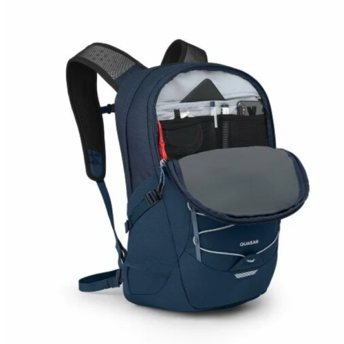 La mochila Osprey Nebula (copia) presenta un elegante diseño en color azul con múltiples compartimentos, una solapa superior para guardar la computadora portátil y varios bolsillos más pequeños. Sus correas de hombro acolchadas brindan comodidad y, al mismo tiempo, son prácticas.