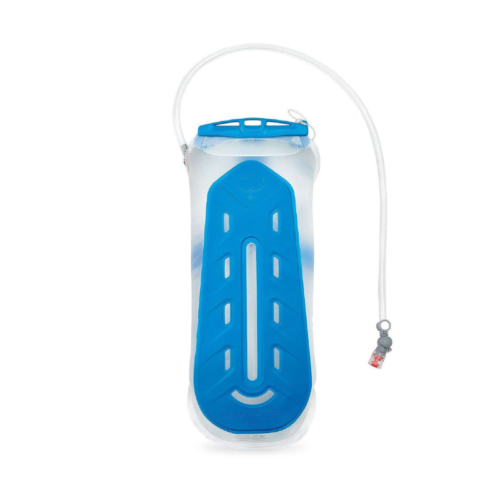 La bolsa de hidratación Osprey Hydraulics es una bolsa de hidratación azul con un exterior transparente, equipada con un tapón de rosca y un tubo largo y flexible. Ideal para aventuras de senderismo o ciclismo, el tubo cuenta con una válvula de mordida que permite beber fácilmente mientras se está en movimiento.