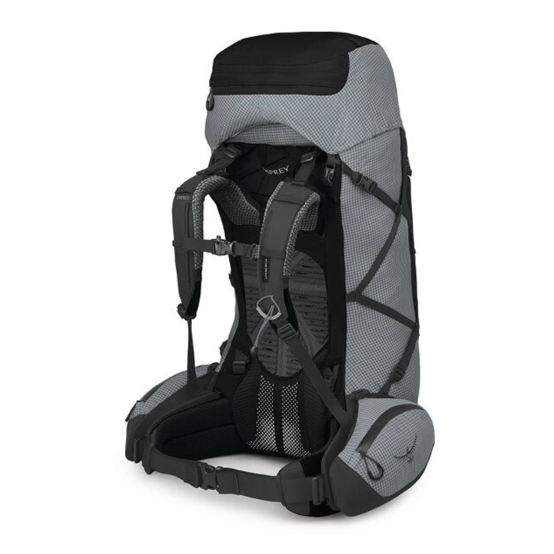 La mochila Osprey Ariel Pro 75 para mujer, disponible en gris y negro, cuenta con correas de hombro ajustables, un panel trasero acolchado y múltiples compartimentos. Fotografiada sobre un fondo blanco, esta mochila de senderismo también ofrece bolsillos laterales y una solapa superior para almacenamiento adicional.