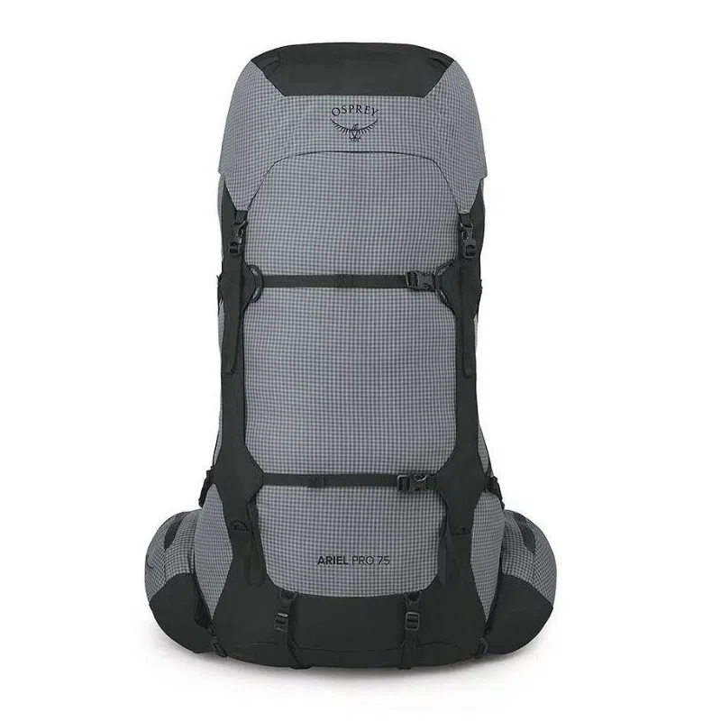 La Mochila Osprey Ariel Pro 75 Mujer es una mochila de senderismo en color gris y negro, con múltiples correas y compartimentos diseñados para aventuras prolongadas al aire libre. El logotipo de la marca se destaca de forma destacada en la sección superior.