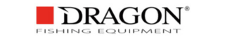 Logotipo con un cuadrado rojo seguido de la palabra "DRAGON" en letras negras y negritas. Debajo, en letras más pequeñas, dice "EQUIPO DE PESCA". El diseño está sobre un fondo blanco.