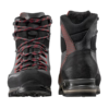 Las botas de trekking La Sportiva Trango Trk Leather GTX en color negro presentan detalles en rojo y gris con cordones a juego y suelas de goma resistentes, ideales para senderos difíciles. Se muestran de adelante hacia atrás.
