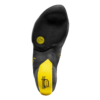 La imagen muestra la suela de un calzado de escalada negro y amarillo, La Sportiva Theory, que presenta un patrón de agarre y un logotipo de la marca. Esta zapatilla de escalada está diseñada para una tracción y un rendimiento superiores en escaladas desafiantes.