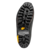 La imagen muestra la suela de una bota de montaña La Sportiva Nepal Evo GTX con dibujo profundo y rugoso con patrones angulares para un mejor agarre. Se puede ver un logotipo de la marca en amarillo en el centro y sus bordes ligeramente elevados ofrecen tracción adicional.