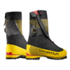 Un par de botas de Montaña La Sportiva G2 Evo negras y amarillas con el nombre de la marca en el lateral; con un diseño resistente, cierres ajustables y suelas resistentes, ideales para afrontar terrenos difíciles.