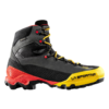 La bota de montaña La Sportiva Aequilibrium LT GTX presenta una parte superior gris oscuro con detalles en rojo y amarillo, complementados con cordones negros y amarillos. Su suela resistente multicolor ofrece un agarre excepcional, mientras que el nombre de la marca "La Sportiva" se destaca en amarillo vibrante en el lateral.