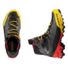 Un par de botas de montaña La Sportiva Aequilibrium LT GTX, que presentan un diseño vibrante con detalles en negro, amarillo y rojo. Se muestra una bota desde arriba y la otra desde un costado, mostrando su suela resistente y su construcción duradera.