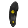 La imagen muestra la suela del calzado de escalada La Sportiva Mythos, que presenta un diseño negro con dos logotipos circulares amarillos (uno en el centro y otro cerca de la puntera) con las palabras "La Sportiva" y "Vibram XS Grip". El calzado presenta una superficie lisa y texturizada.