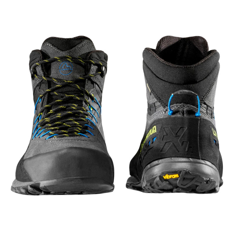 Botas de montaña negras con cordones azules y amarillos, similares a la Zapatilla de Aproximación La Sportiva TX4 Mid GTX, que presenta un diseño resistente. Presenta vistas frontal y posterior que resaltan su dibujo de la banda de rodadura y los logotipos de la marca.