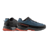 Las zapatillas de aproximación La Sportiva TX Guide Leather presentan un diseño elegante con parte superior azul y negra, suelas rojas y marca lateral, posicionada para resaltar sus características deportivas y resistentes tanto desde la vista lateral como desde la trasera.