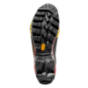 La imagen muestra la suela duradera de una zapatilla de senderismo negra resistente de la serie Zapatilla de Montaña La Sportiva Aequilibrium ST GTX, con dibujo profundo, detalles llamativos en amarillo y rojo y un logotipo amarillo central. Sobre un fondo blanco, ejemplifica la reconocida durabilidad de La Sportiva.