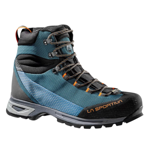 La zapatilla de trekking La Sportiva Trango Trk GTX es una bota de senderismo resistente con tejido azul, detalles en negro y detalles en naranja. Ofrece un diseño de tobillo alto para brindar soporte y una suela resistente para brindar tracción, con detalles en gris y turquesa y el logotipo de La Sportiva en el costado.