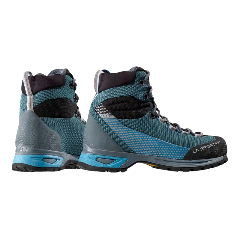 La zapatilla de trekking La Sportiva Trango Trk GTX Mujer presenta colores azul y negro con detalles en gris, ofrece soporte alto para el tobillo y tiene suelas resistentes, ideales para aventuras al aire libre difíciles.