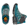 Vista superior y lateral de las zapatillas de trekking La Sportiva Ultra Raptor II Mid GTX para mujer en color verde azulado con suelas grises, diseño resistente y detalles en verde brillante. Estas zapatillas de trekking cuentan con plantillas Ortholite Hybrid amarillas.
