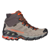 Las botas de senderismo La Sportiva Ultra Raptor II Mid Leather GTX Mujer en color beige y gris presentan detalles en naranja, una suela resistente, soporte alto para el tobillo, malla transpirable, puntera reforzada y la marca "La Sportiva" en el lateral.