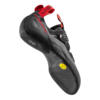 El zapato de escalada La Sportiva Tarantula Boulder en color negro tiene una lengüeta roja y el logotipo de la marca, con una suela texturizada con un logotipo circular amarillo diseñado para un excelente agarre y soporte.
