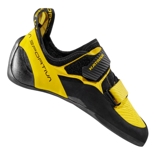 El zapato de escalada en roca La Sportiva Katana, en amarillo y negro con dos correas de velcro y una etiqueta "Katana", ofrece precisión y comodidad con su diseño de perfil bajo, ideal para aventureros que buscan rendimiento en superficies de escalada.