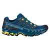 La Sportiva Ultra Raptor II, en azul con llamativos detalles en amarillo y la marca distintiva, es una zapatilla de montaña para correr con suela resistente ideal para aventuras al aire libre.