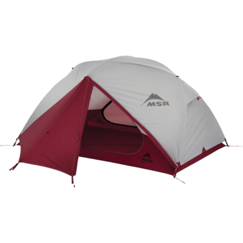 La Carpa MSR Elixir 1 (copia) es una carpa con forma de cúpula con una base roja y una parte superior blanca, que presenta el logotipo de MSR. Su entrada abierta revela un interior acogedor, sobre un fondo blanco liso.