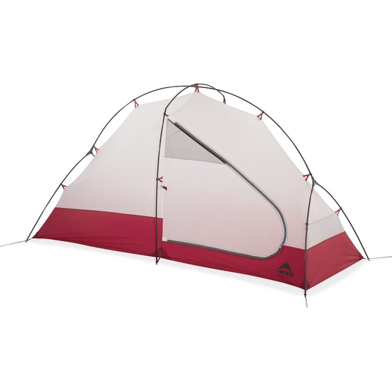 Tienda de campaña Carpa MSR Access 1 roja y blanca con una solapa frontal parcialmente abierta y postes negros. Este diseño moderno y liviano es ideal para uso al aire libre y presenta el logotipo de la marca cerca de la base.