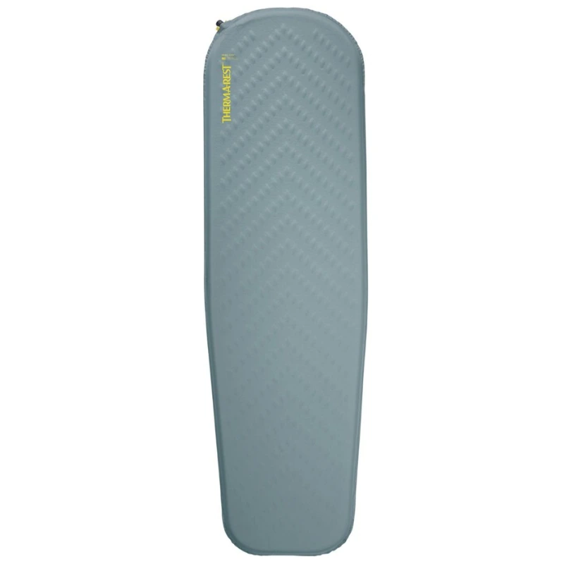 La Colchoneta Therm-a-Rest Trail Lite de color azul es una colchoneta autoinflable que presenta una superficie texturizada y un diseño cónico, con su etiqueta en amarillo en la parte superior izquierda.
