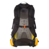 La Mochila Ligera La Sportiva Elite Trek (copia) es una mochila de senderismo negra y amarilla con correas ajustables y un panel trasero de malla transpirable, que se muestra elegantemente desde la parte trasera.