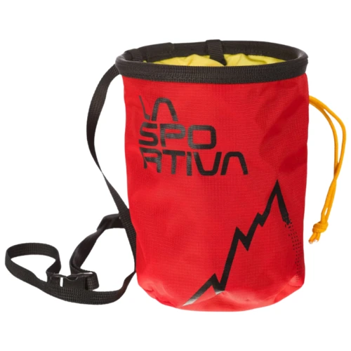 La Bolsa Magnesera La Sportiva Chalk Bag Skwamal (copia) es una bolsa de magnesio roja con correa y cordón negros, adornada con el logotipo "La Sportiva" y un diseño de montaña, que refleja el espíritu aventurero de Skwamal.