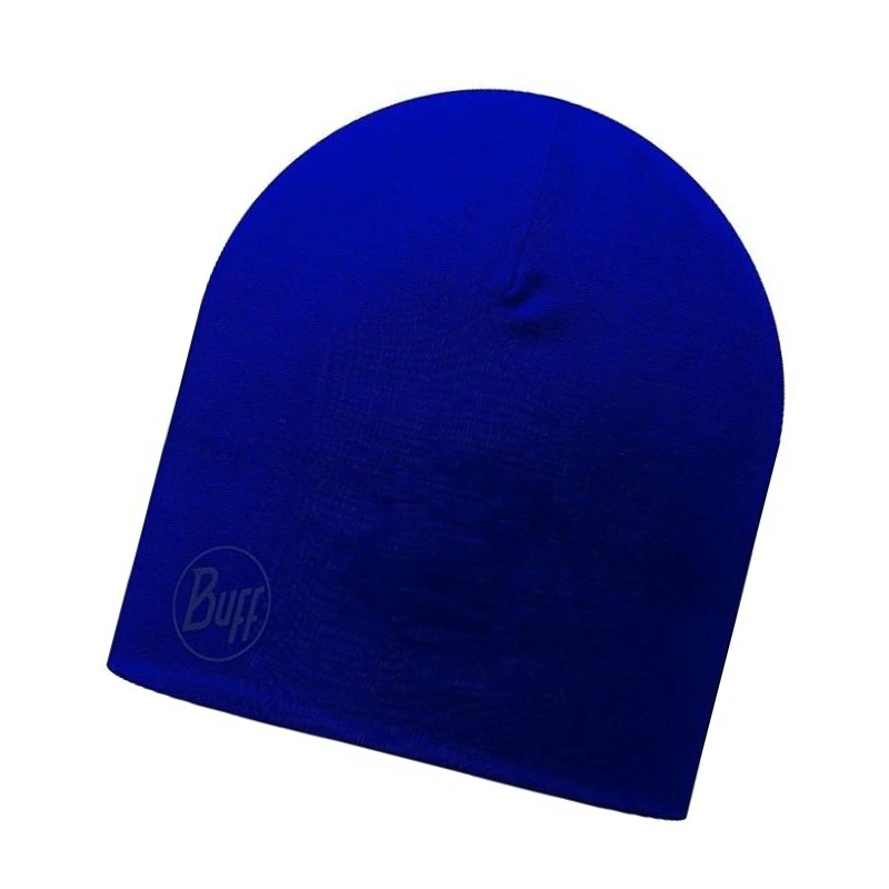 El gorro Buff Microfibra Reversible Mimac es un gorro azul vibrante con un diseño elegante elaborado con microfibra. La palabra "Buff" está sutilmente impresa cerca del borde inferior de un lado, lo que resalta su estilo.